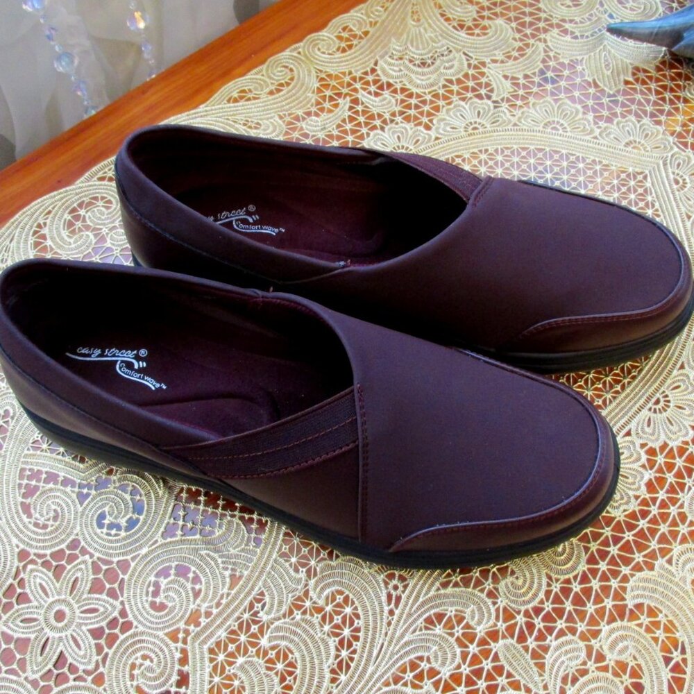 P375-NWOT Easy Street Comfort Wave Plum  SZ 9W